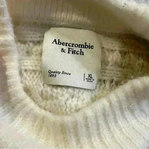 Knit women’s Abercrombie sweater - Picture 4 of 4